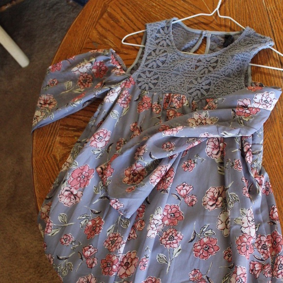 Cute Floral Dress - Picture 2 of 6